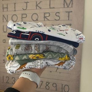 7 piece 12 month clothing bundle jammies & onesies